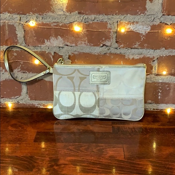 Coach Handbags - Coach Wristlet